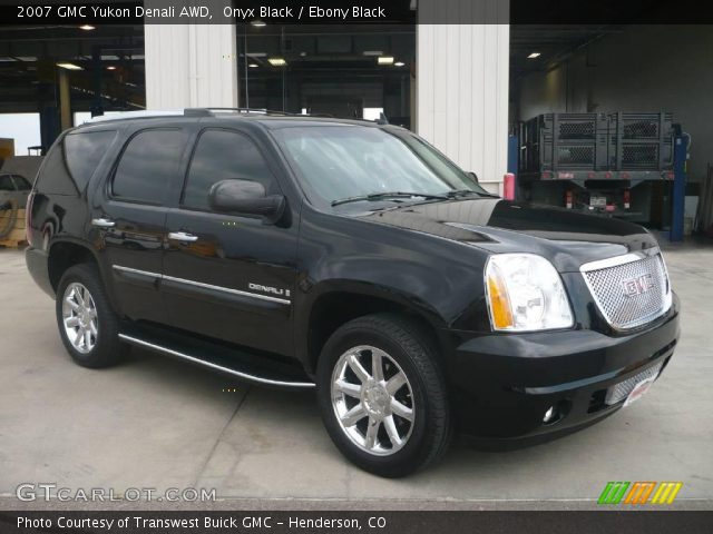 2007 GMC Yukon Denali AWD in Onyx Black