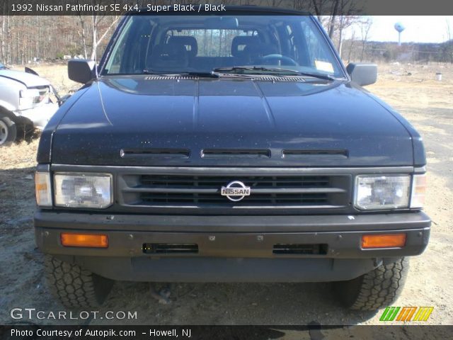 1992 Nissan Pathfinder SE 4x4 in Super Black