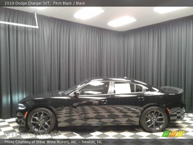 2019 Dodge Charger SXT in Pitch Black