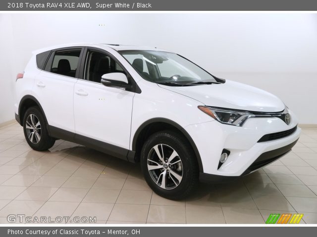 2018 Toyota RAV4 XLE AWD in Super White