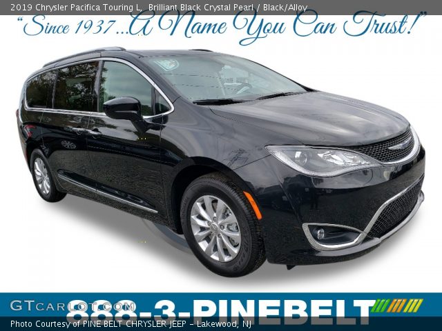 2019 Chrysler Pacifica Touring L in Brilliant Black Crystal Pearl