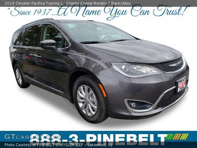 2019 Chrysler Pacifica Touring L in Granite Crystal Metallic