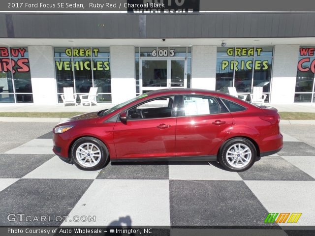 2017 Ford Focus SE Sedan in Ruby Red
