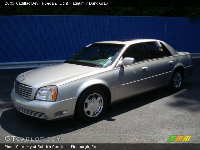 2005 Cadillac DeVille Sedan in Light Platinum
