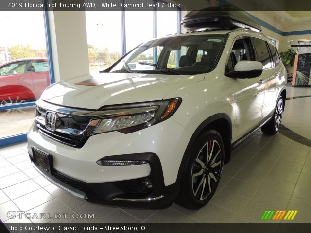 2019 Honda Pilot Touring AWD in White Diamond Pearl