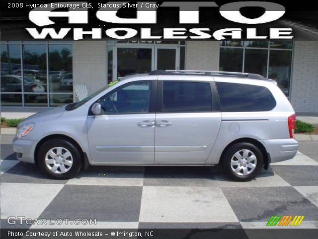 2008 Hyundai Entourage GLS in Stardust Silver