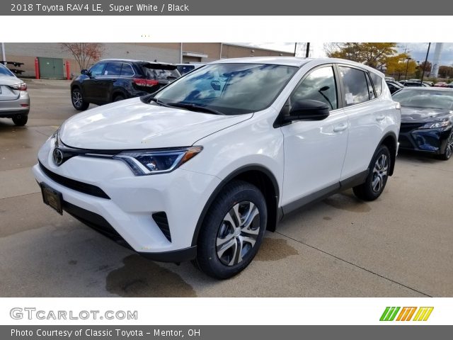 2018 Toyota RAV4 LE in Super White