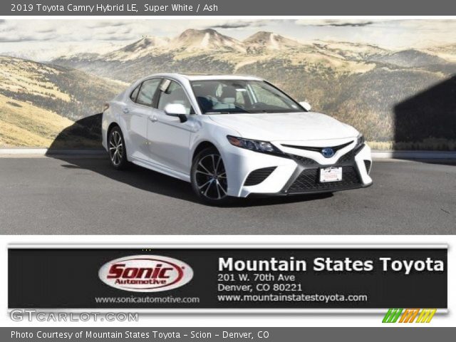 2019 Toyota Camry Hybrid LE in Super White