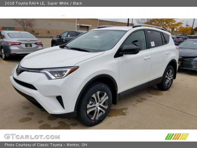 2018 Toyota RAV4 LE in Super White