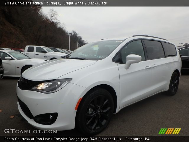 2019 Chrysler Pacifica Touring L in Bright White