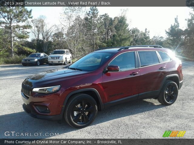 2019 Jeep Cherokee Latitude Plus in Velvet Red Pearl