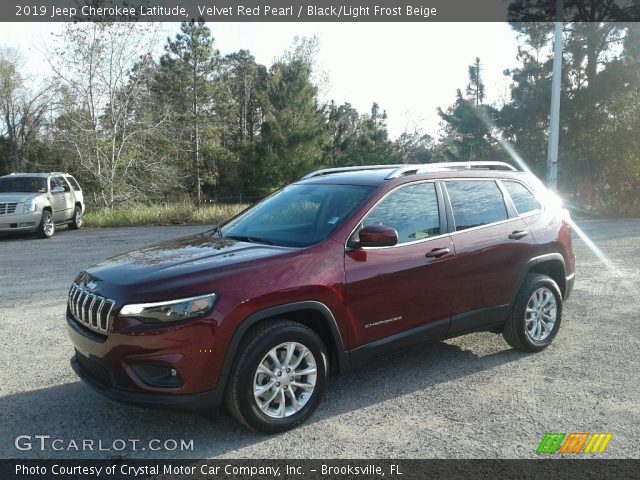 2019 Jeep Cherokee Latitude in Velvet Red Pearl