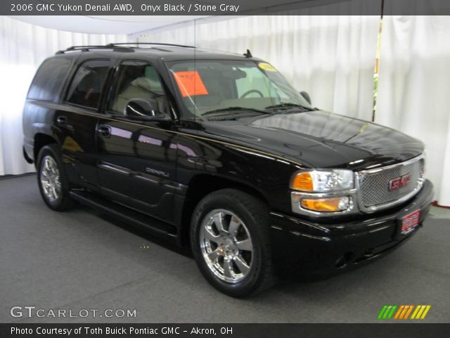 2006 GMC Yukon Denali AWD in Onyx Black