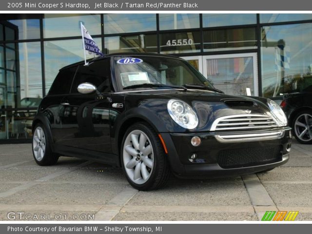 2005 Mini Cooper S Hardtop in Jet Black