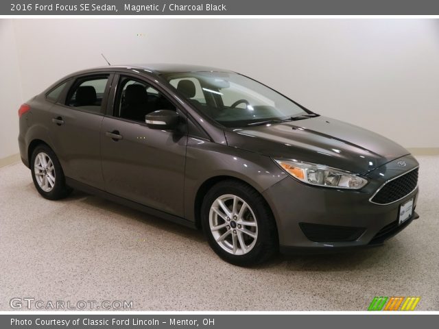 2016 Ford Focus SE Sedan in Magnetic