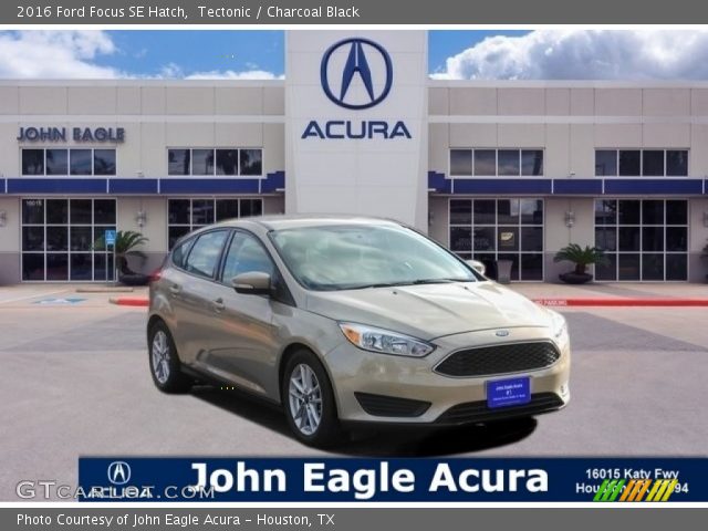 2016 Ford Focus SE Hatch in Tectonic