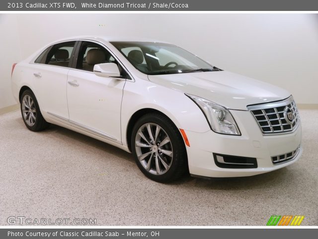 2013 Cadillac XTS FWD in White Diamond Tricoat