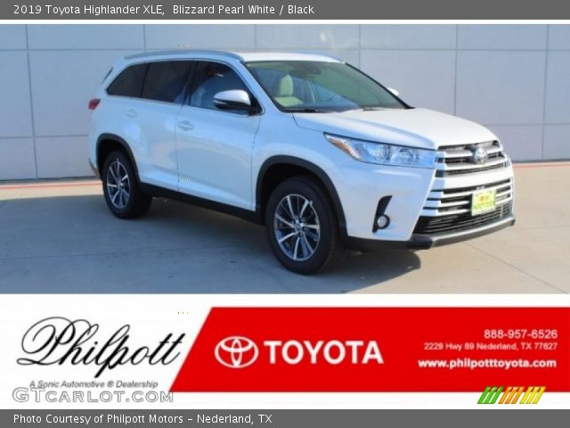 2019 Toyota Highlander XLE in Blizzard Pearl White