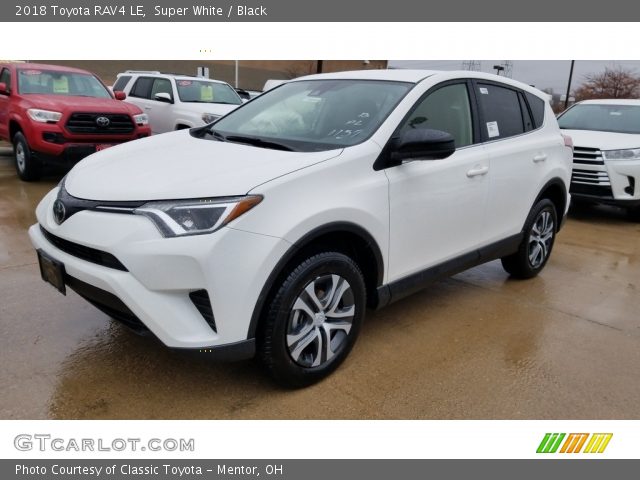 2018 Toyota RAV4 LE in Super White