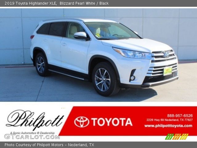 2019 Toyota Highlander XLE in Blizzard Pearl White