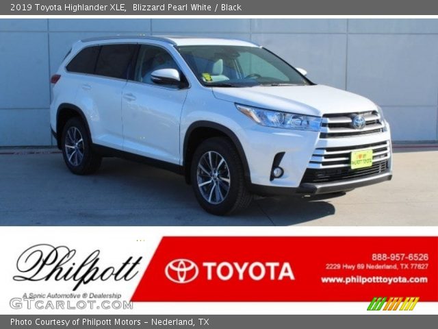 2019 Toyota Highlander XLE in Blizzard Pearl White