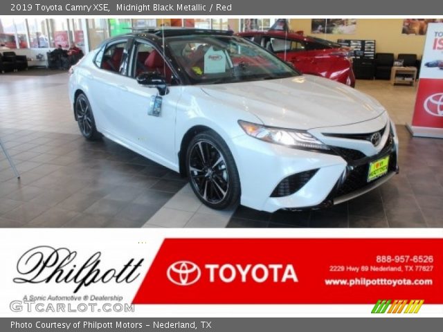 2019 Toyota Camry XSE in Midnight Black Metallic