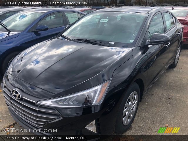 2019 Hyundai Elantra SE in Phantom Black