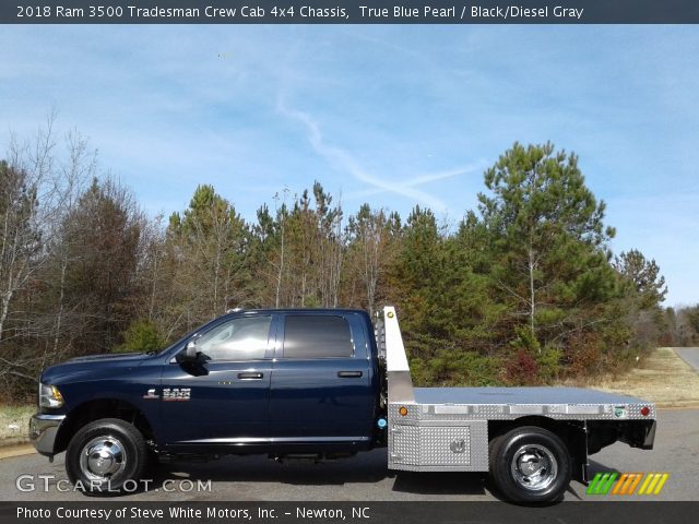 2018 Ram 3500 Tradesman Crew Cab 4x4 Chassis in True Blue Pearl