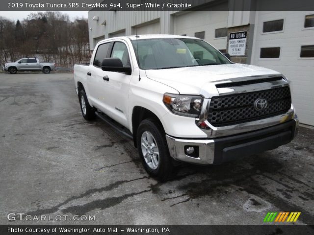 2019 Toyota Tundra SR5 CrewMax 4x4 in Super White
