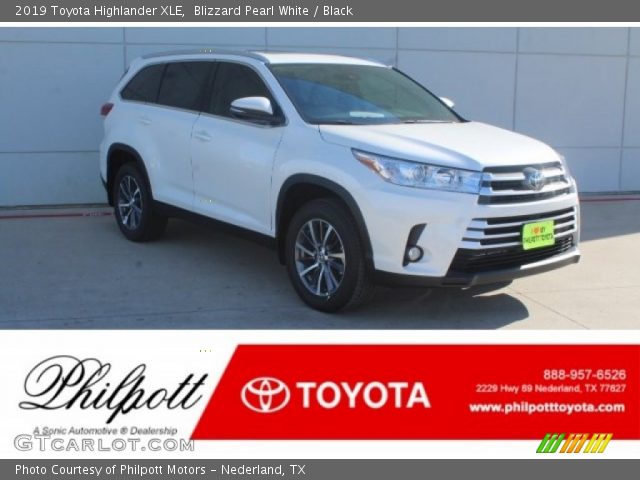 2019 Toyota Highlander XLE in Blizzard Pearl White