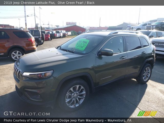 2019 Jeep Cherokee Latitude Plus in Olive Green Pearl