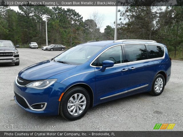 2019 Chrysler Pacifica Touring L in Ocean Blue Metallic