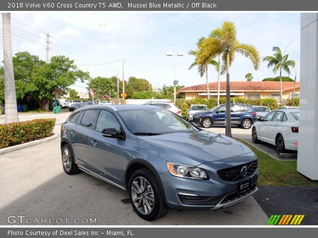 2018 Volvo V60 Cross Country T5 AWD in Mussel Blue Metallic