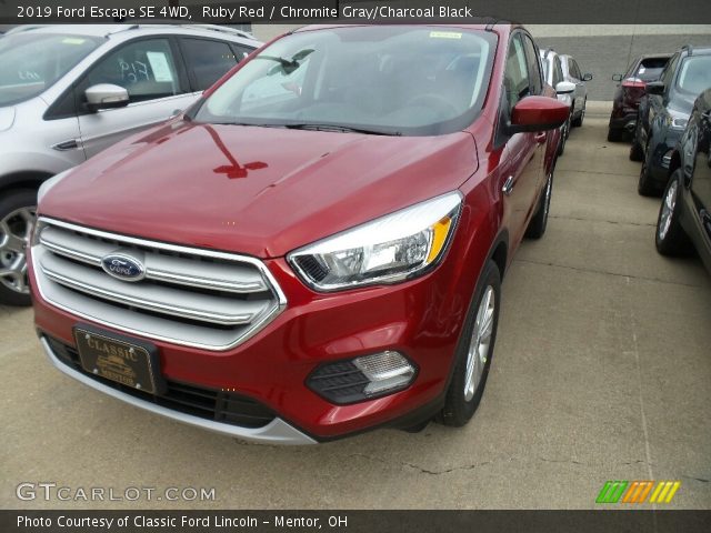 2019 Ford Escape SE 4WD in Ruby Red