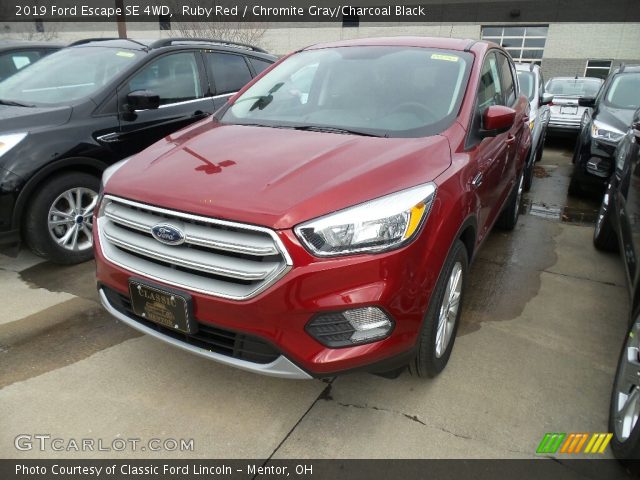 2019 Ford Escape SE 4WD in Ruby Red