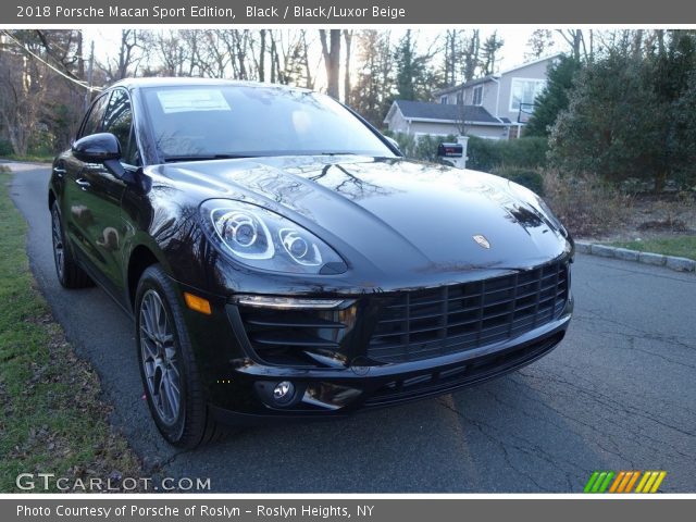 2018 Porsche Macan Sport Edition in Black
