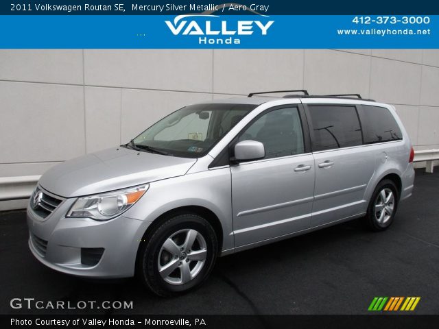 2011 Volkswagen Routan SE in Mercury Silver Metallic