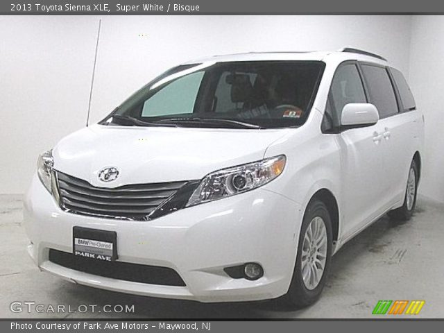 2013 Toyota Sienna XLE in Super White