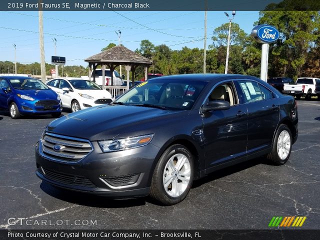 2019 Ford Taurus SE in Magnetic