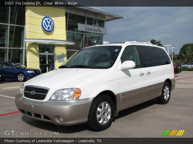 2005 Kia Sedona EX in Clear White