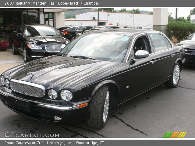 2007 Jaguar XJ Vanden Plas in Ebony Black