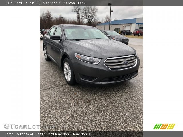 2019 Ford Taurus SE in Magnetic
