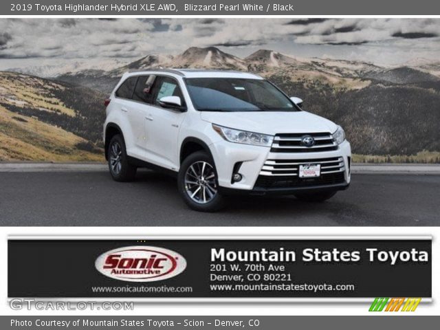 2019 Toyota Highlander Hybrid XLE AWD in Blizzard Pearl White
