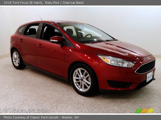 2016 Ford Focus SE Hatch in Ruby Red