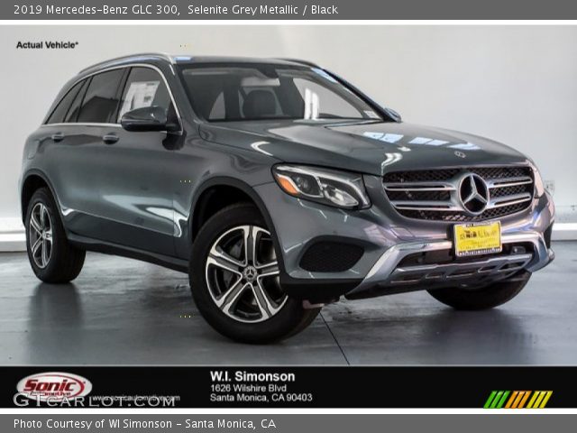 2019 Mercedes-Benz GLC 300 in Selenite Grey Metallic