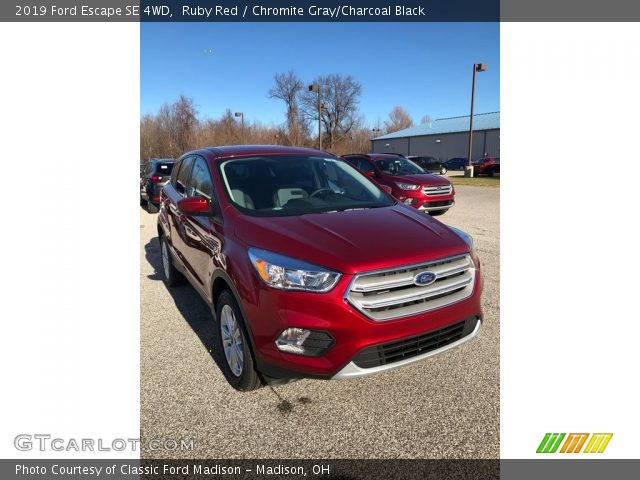2019 Ford Escape SE 4WD in Ruby Red
