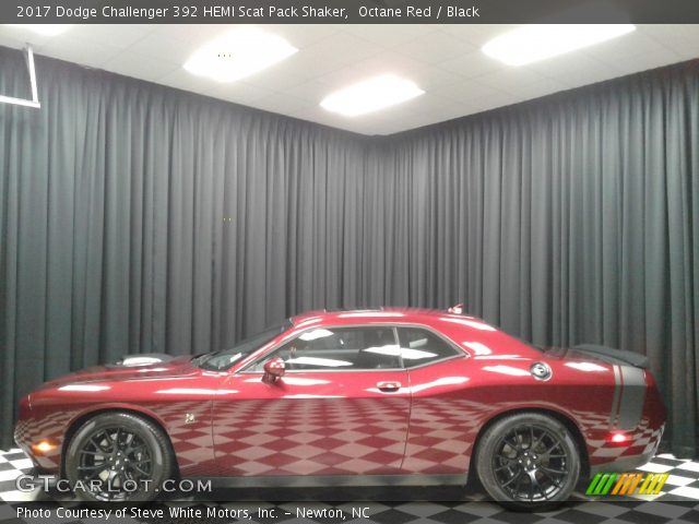 2017 Dodge Challenger 392 HEMI Scat Pack Shaker in Octane Red