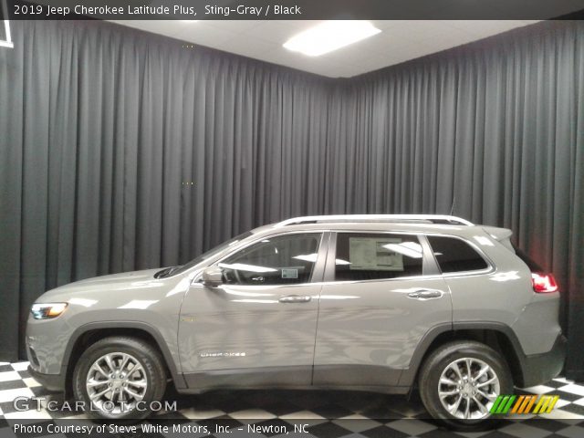 2019 Jeep Cherokee Latitude Plus in Sting-Gray