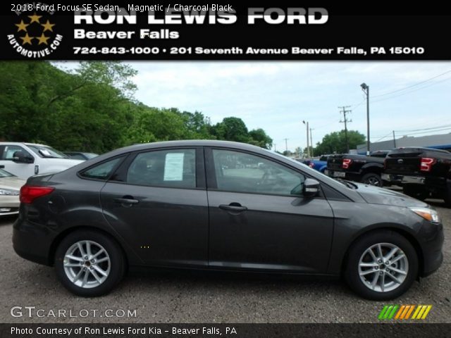 2018 Ford Focus SE Sedan in Magnetic