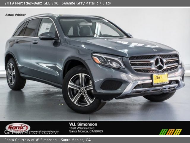 2019 Mercedes-Benz GLC 300 in Selenite Grey Metallic